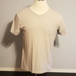 Levi v-neck t-shirt